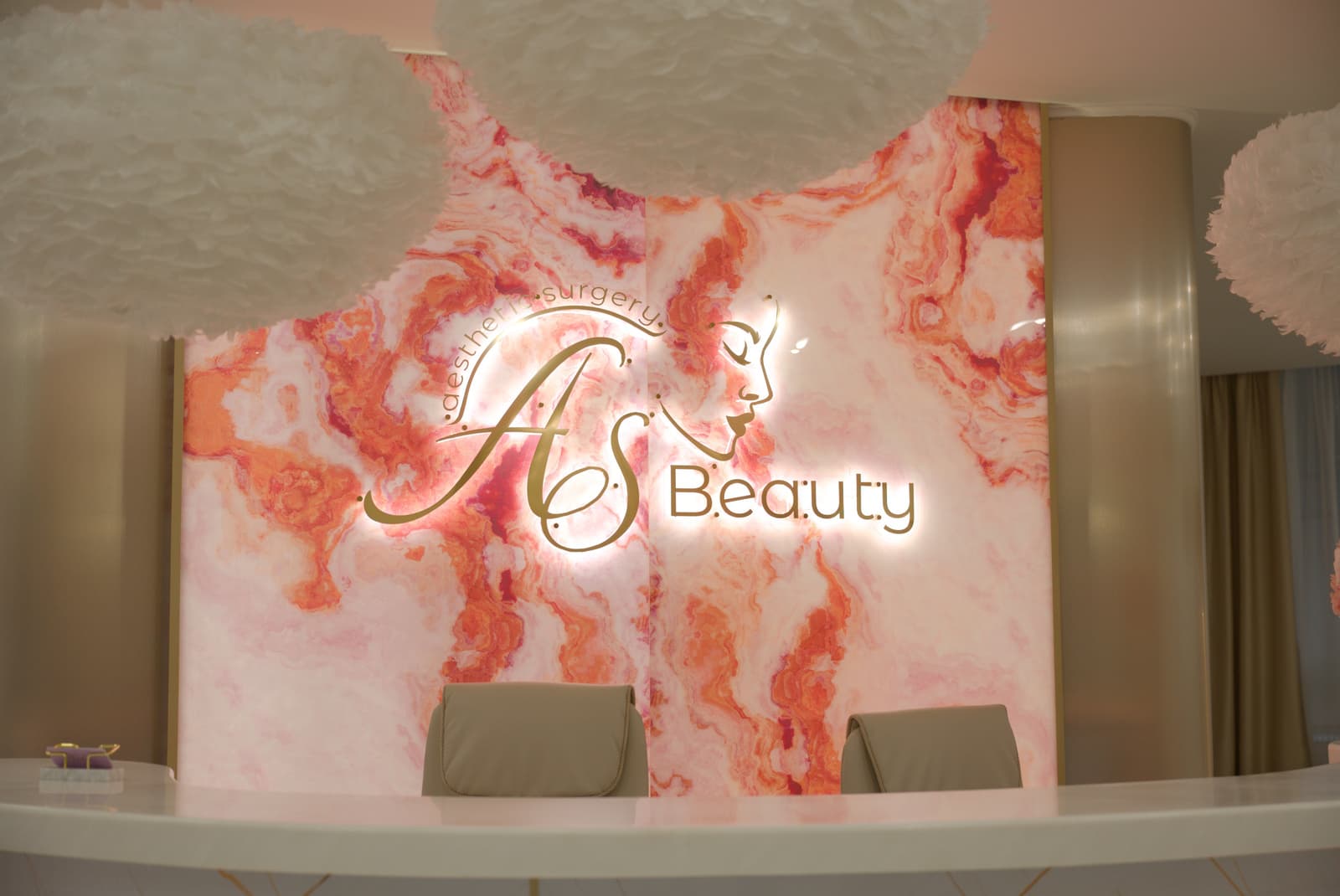 Стойка ресепшен с логотипом ASBeauty